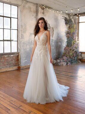 All Who Wander Corie Wedding Gown Size 14 NEW